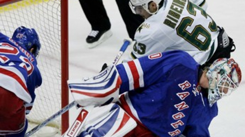 Maiks Ribeiro atkal pie "Rangers" vārtiem
Foto: AP