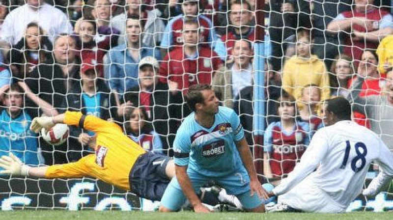 Emils Heskijs izvirza vadībā "Aston Villa"
Foto: AFP