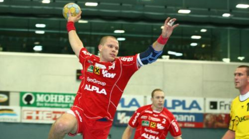 Arī Jānis Glušaks Eiropas kausu sezonu turpinās EHF kausa izcīņas 3. kārtā.. 
Foto: hchard.at