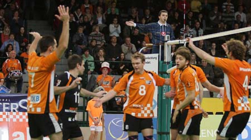 Jānis Šmēdiņš centrā (nr. 8)
Foto: www.scc-volleyball.de