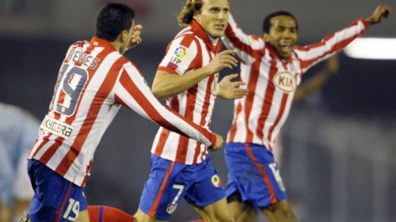 Djēgo Forlans (vidū) nule kā Madrides "Atletico" labā Vigo guvis uzvaras vārtus 
Foto: AFP/ Scanpix