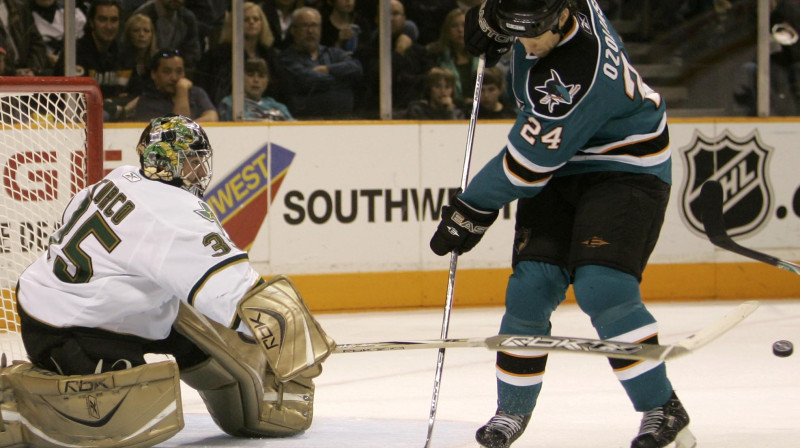 Sandis Ozoliņš no Latvijas hokejistiem NHL "play-off" aizvadījis visvairāk spēļu - 137
FOTO: AP/"Scanpix"