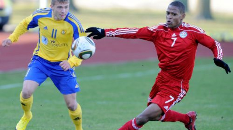 Aleksandrs Dedovs pret Natanu Žunioru
Foto: Romāns Kokšarovs, Sporta Avīze, f64