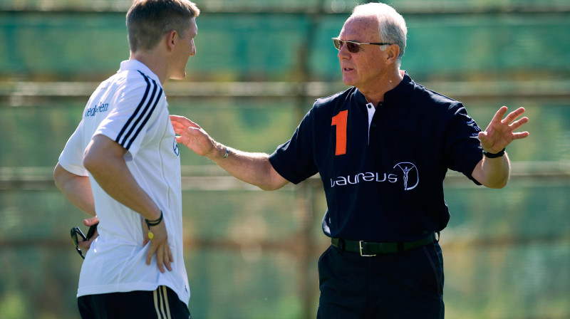 "Laureus meets national team" kampaņā Francs Bekenbauers tiekas ar Bastianu Švainštaigeru
Foto: POOL