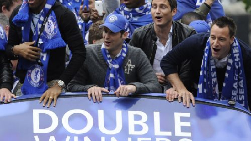 "Chelsea" pagājušajā sezonā uzvarēja gan Premjerlīgā, gan kausa izcīņā
Foto: AP/Scanpix