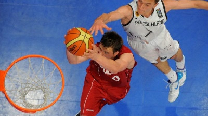 Polija grauj Vāciju
Foto: hamburg2010.fiba.com