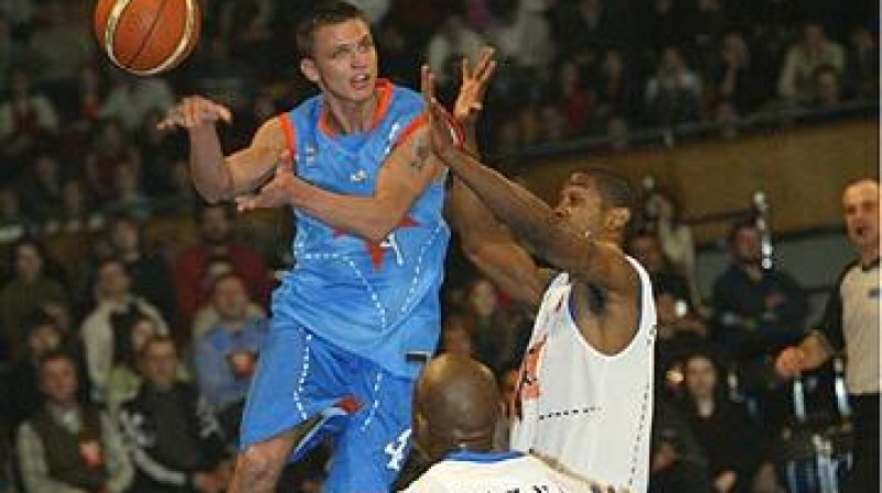 Savulaik Armands Šķēle spēlēja pat FIBA "All Stars" mačā.
FOTO: www.fibaeurope.com