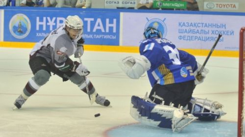 Lauris Dārziņš, filigrāni izmantojot soda metienu, guva otros ''Dinamo'' vārtus
Foto: Astanas ''Barys''