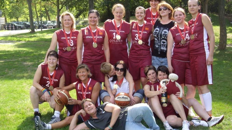 Mums sen nav godalgu tradicionālajā basketbolā, bet lesbietes no "Mozaīkas" par to trūkumu nevar sūdzēties
FOTO: "gay.lv"