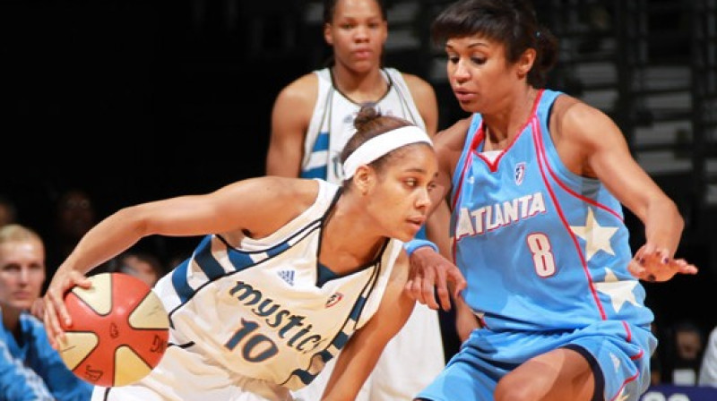 Lyndsey Harding (Washington Mystics) pret Iziane Castro Marques (Atlanta Dream)
Foto: wnba.com