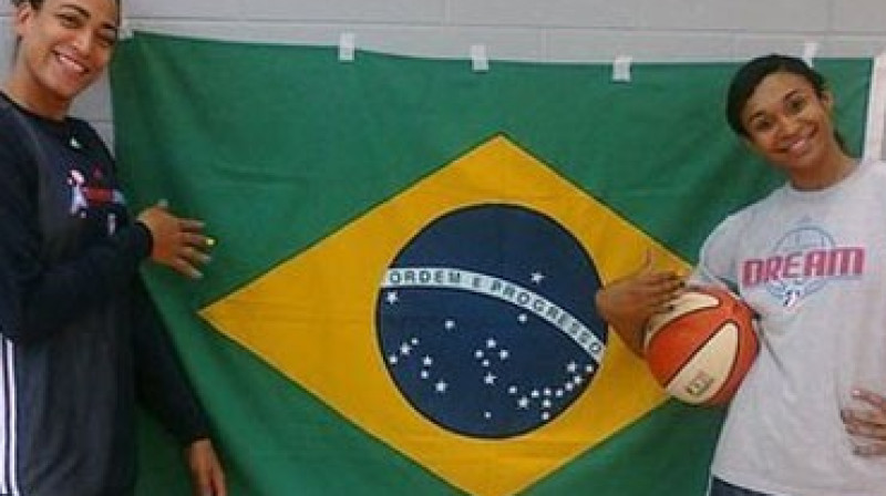 WNBA finālistes, "Atlanta Dream" basketbolistes Erika De Souza un Iziane Kaštru Markiša
Foto: Brazīlijas basketbola federācija
