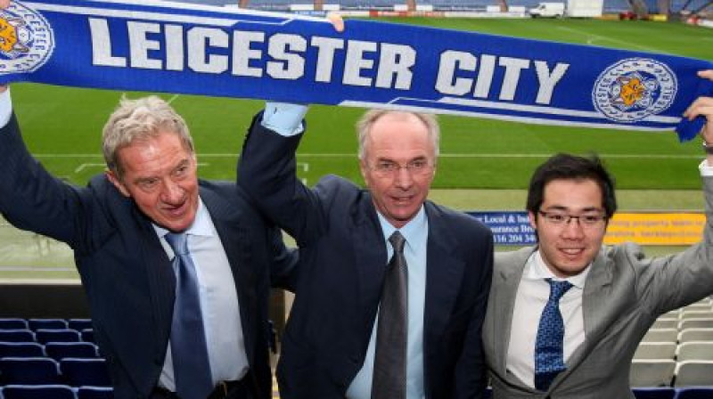 ''Leicester City'' priekšsēdētājs Milans Mandaričs, Svens Jorans Eriksons un kluba īpašnieks Aijavats Raksriaksorns
Foto: AP/Scanpix
