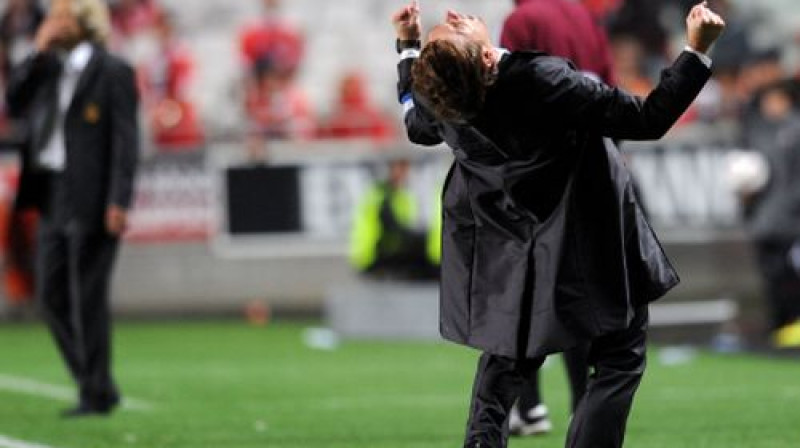 Līksmo "Porto" galvenais treneris Andrē Vilašs-Boašs (pa labi)
Foto: AFP/Scanpix