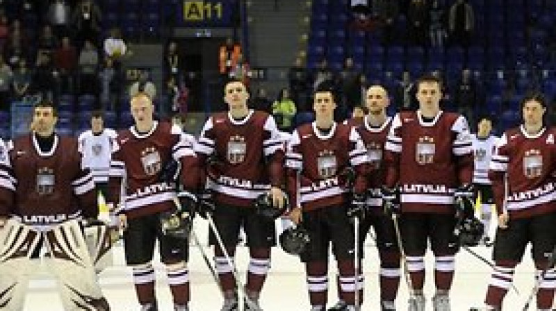 Latvijas hokeja izlasei tagad būs jauns treneris. Vai ar to vien pietiek, lai paliktu starp lielajiem puišiem?

Foto: Romāns Kokšarovs, F64, SA+