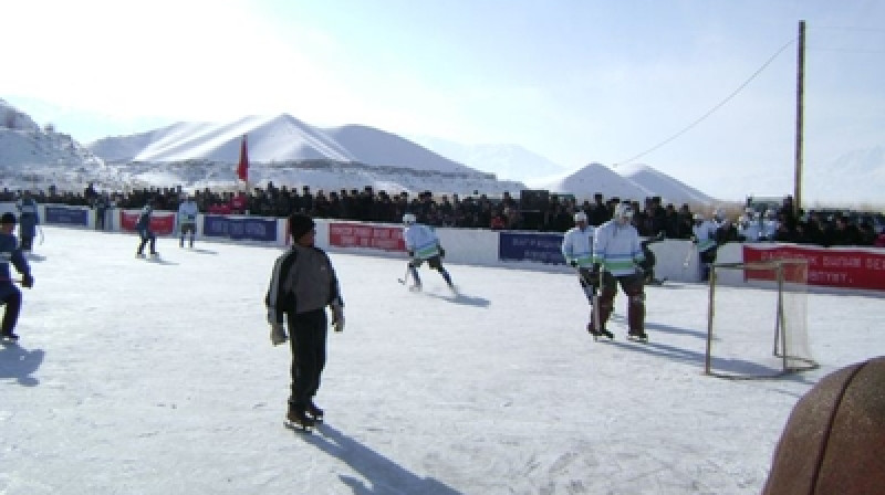 Āra ledus laukums Kirgizstānā 
Foto: KIHF