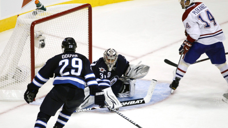 Tomāšs Plekanecs (#14) "Jets" vārtu priekšā
Foto: AP/Scanpix