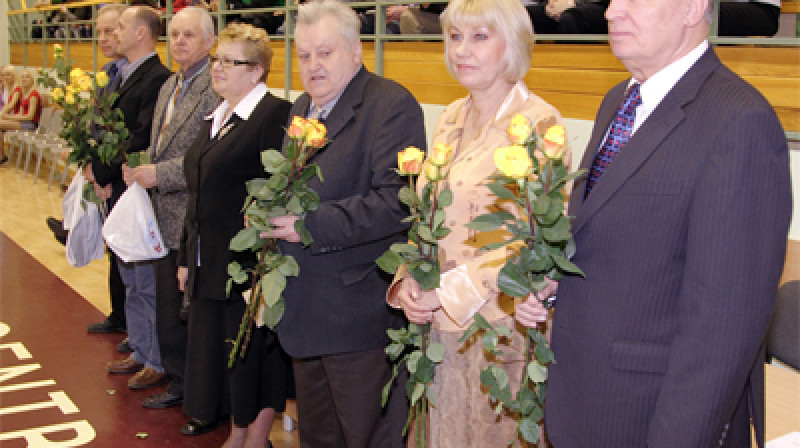 Cezars Ozers (pirmais no labās) - sešdesmito gadu Latvijas basketbola zvaigzne!

Foto: basket.lv