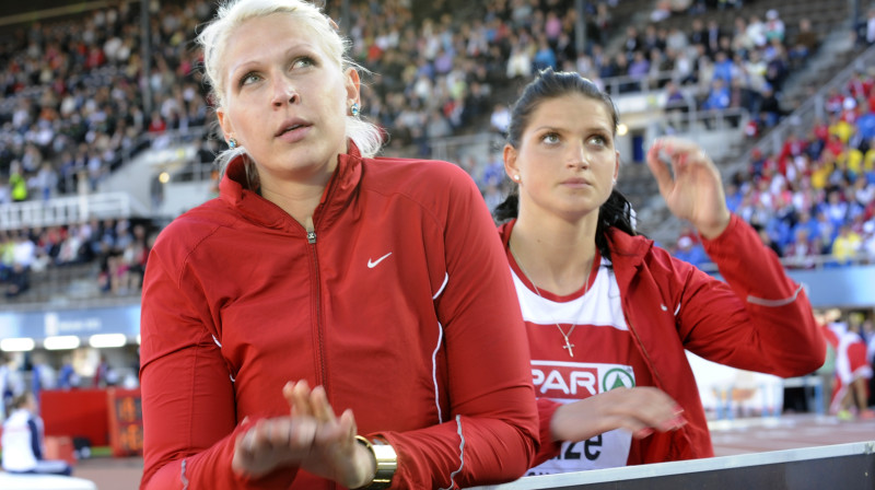 Pēdējās divas vietas Latvijas olimpiskajā delegācijā izcīnīja Ozoliņa-Kovala (pa kreisi) un Mūze.
Foto: Romāns Kokšarovs, "Sporta Avīze"