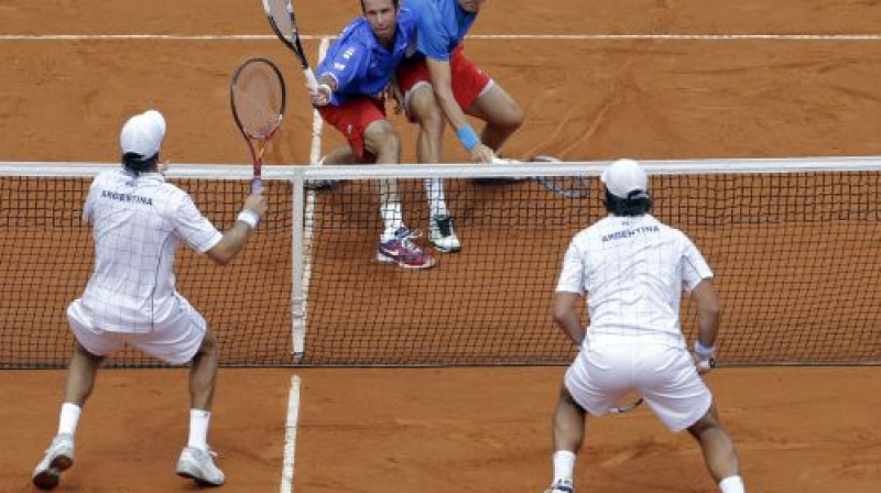 Radeks Štepaneks un Tomašs Berdihs spēlē pret Karlosu Berloku un Eduardo Švanku
Foto: AP/Scanpix