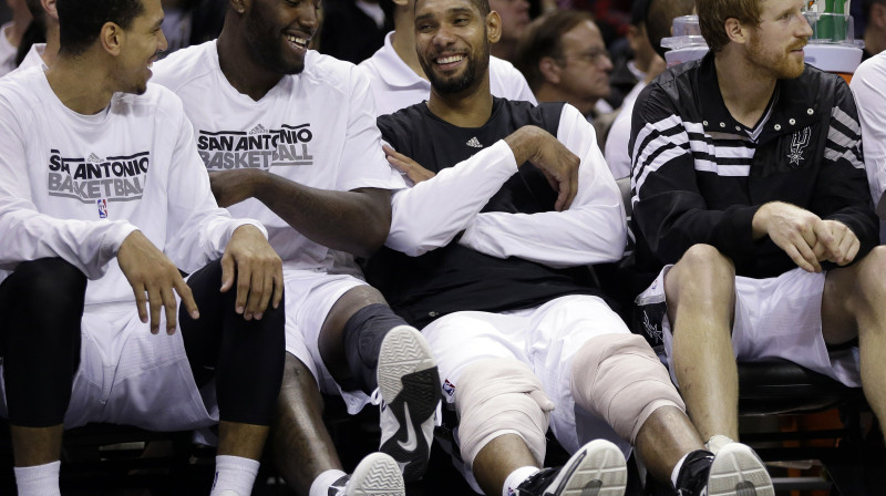 Vai Denijam Grīnam (pirmais no kreisās), Dežuanam Bleiram, Timam Dankanam un Metam Boneram pēc spēles pret "Lakers" būs iemesls smaidīt?
Foto: AP/Scanpix