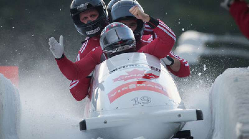 Kanādieši klusi spridzina...

Foto:bobslejs.lv