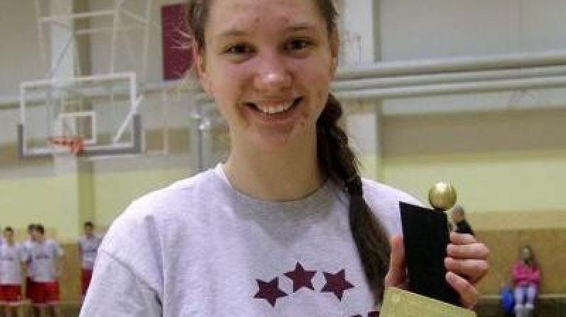 Paula Strautmane: Swedbank Latvijas Jaunatnes basketbola līgas vērtīgākā spēlētāja Venden U17 grupā.
Foto: basket.lv