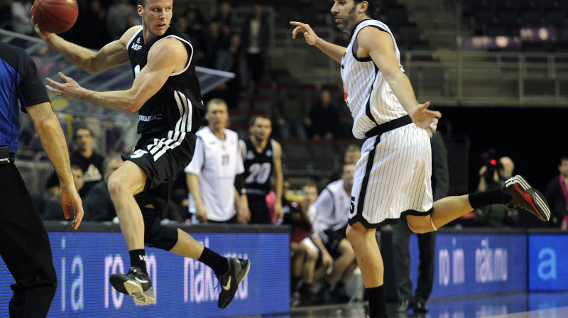 Gatis Jahovičs uzvarā pār "Bilbao Basket" iemeta visus metienus: 2p 3/3, 3p 1/1, 1p 7/7
Foto: Romāns Kokšarovs, "Sporta Avīze", f64