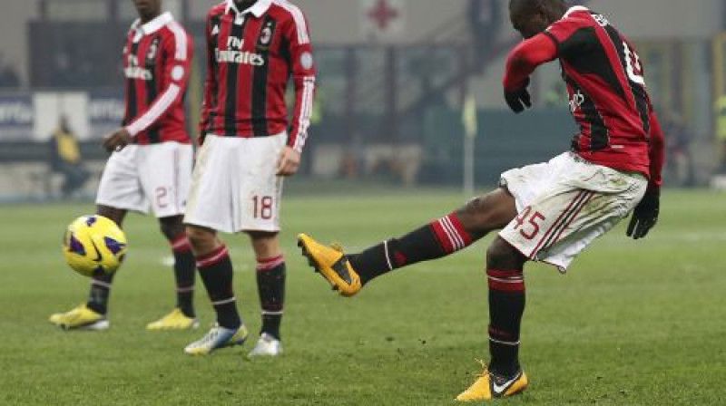 Mario Balotelli savainojuma dēļ izlaida Itālijas izlases spēli, taču ir iekļauts sastāvā Čempionu līgai
Foto: SCANPIX SWEDEN