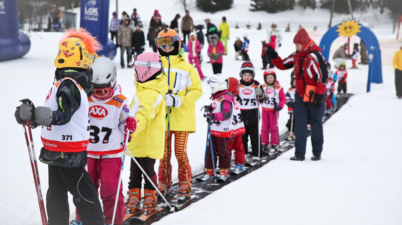 Foto: AXA bērnu slēpošanas skoliņas