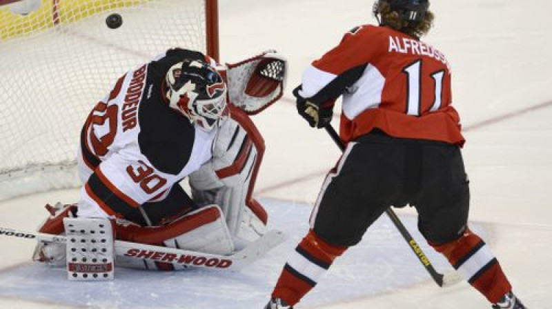 Martins Brodērs kapitulē Daniela Alfredsona priekšā
Foto:AP/Scanpix