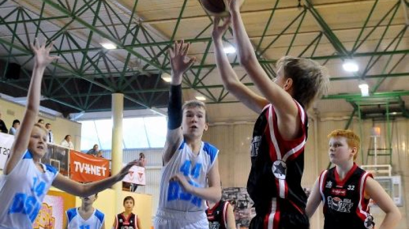 Swedbank LJBL U12 grupa: pirmās cīņas par Latvijas jaunatnes čempionāta medaļām.
Foto: Romualds Vambuts