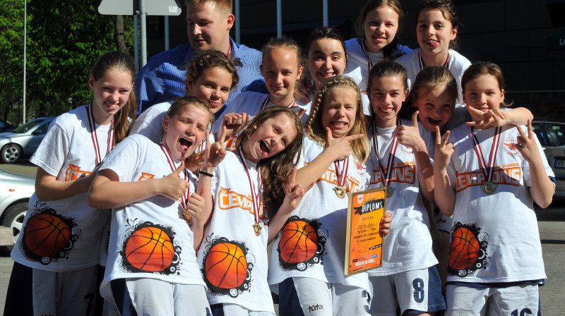 BJBS Rīdzene U12komanda: Swedbank LJBL čempiones Colgate U12 grupā.
Foto: Romualds Vambuts