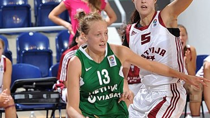 Sabīne Dukāte pirmajās pārbaudes spēlēs bijusi Latvijas U20 izlases rezultatīvākā spēlētāja.
Foto: FIBAEurope.com