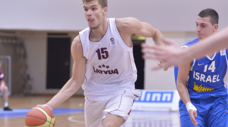 Ojārs Siliņš: 12 punkti, 13 atlēkušās bumbas un 4 bloķēti pretinieku metieni Latvijas U20 izlases uzvarētajā spēlē ar Bulgārijas komandu.
Foto: FIBA Europe