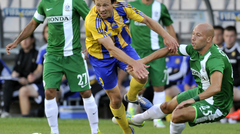 Simons Pauļus raujas uzbrukumā.
Foto: Romans Kokšarovs, Sporta Avīze/f64