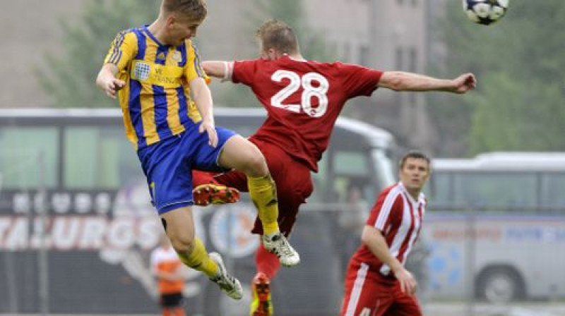 Daniils Turkovs (no kreisās)
Foto: Romāns Kokšarovs, Sporta Avīze, f64