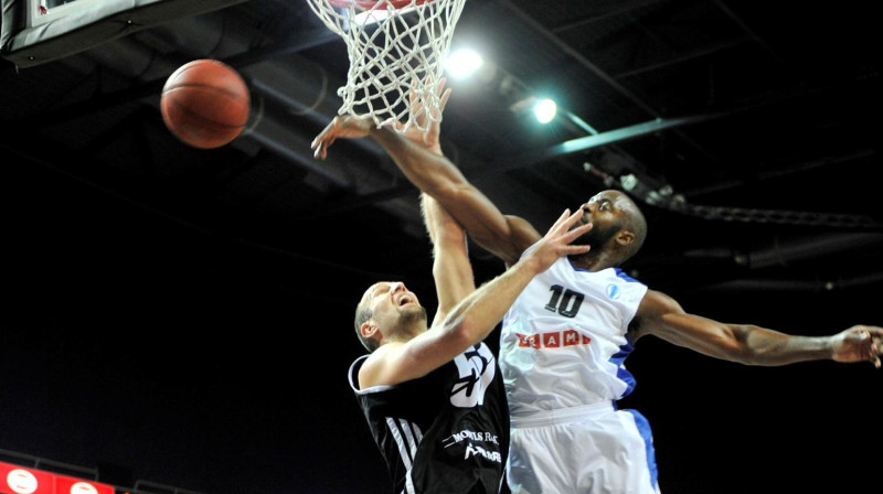 VEF spēka uzbrucējs Kenans Bajramovičs
Foto: Romāns Kokšarovs, "Sporta Avīze", f64