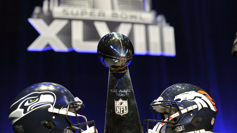"Seattle Seahawks" un "Denver Broncos" futbolisti sacentīsies par Vinsa Lombardi vārdā nosaukto trofeju
Foto: AFP/Scanpix