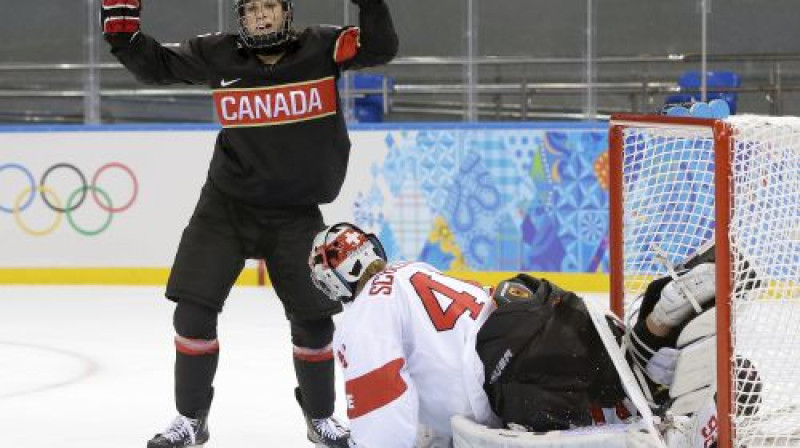 Rebeka Džonstone Kanādas uzvaru kaldināja ar vārtiem un divām piespēlēm
Foto: AP/Scanpix