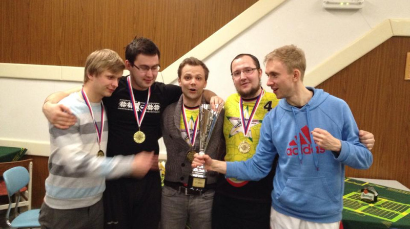 BJC Laimīte - 2014. gada Pasaules Galda hokeja KLUBU čempioni
No labās: Atis Sīlis, Edgars Caics, Karls Bindekrans, Artūrs Verčins un Jānis Galuzo