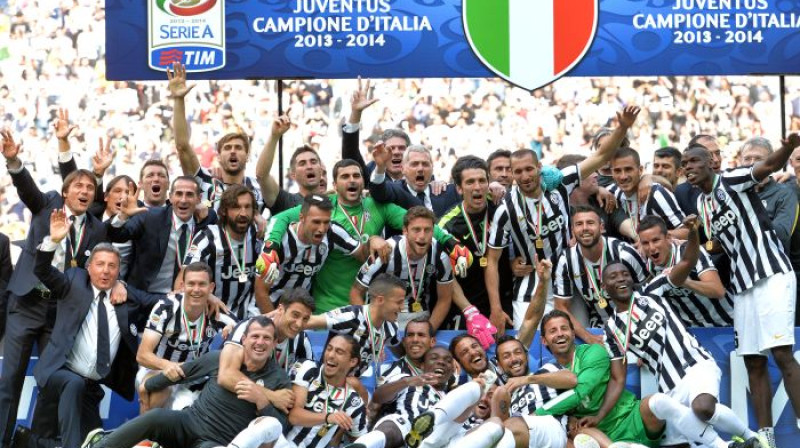 Turīnas "Juventus" atzīmē trešo titulu pēc kārtas
Foto: AP/Scanpix