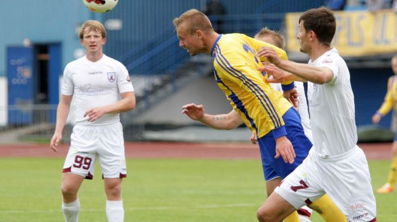 Ar galvu spēlē Kaspars Svārups 
Foto: FK "Ventspils"