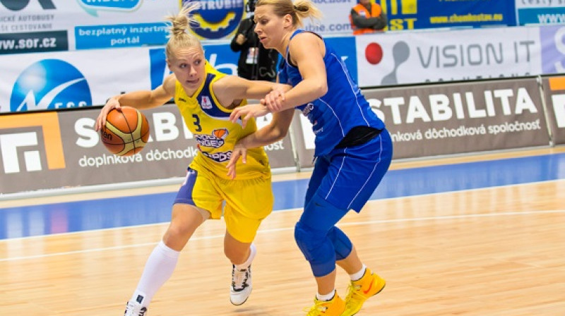 Anete Jēkabsone-Žogota un Erina Filipsa
Foto: www.fibaeurope.com