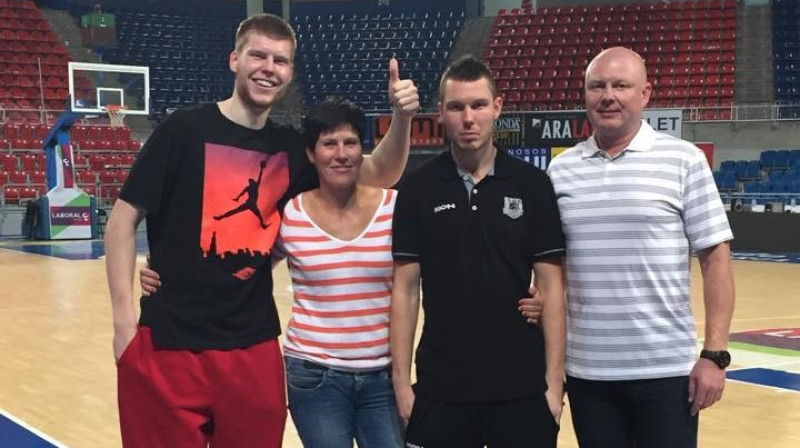 Rūjienas basketbola lepnums: Bertānu ģimene
Foto: Reinis Ošenieks