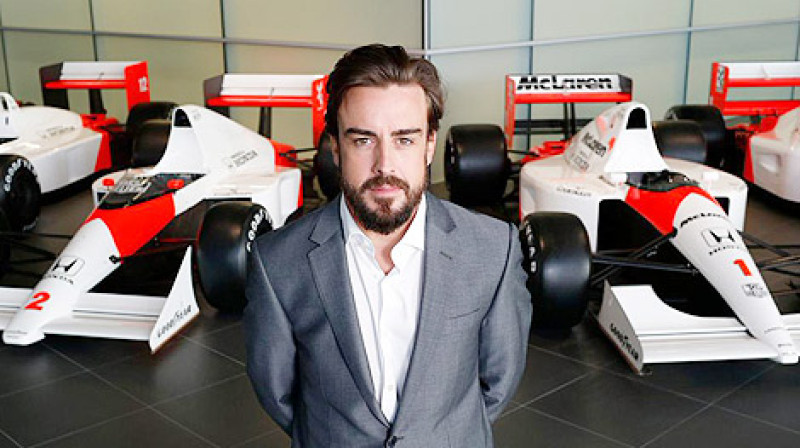 Alonso ar vēsturiskiem "McLaren" F1 spēkratiem
Foto: McLaren