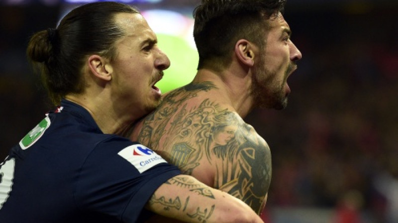 PSG vārtu autori Zlatans Ibrahimovičs un Esekjels Laveci
Foto: AFP/Scanpix