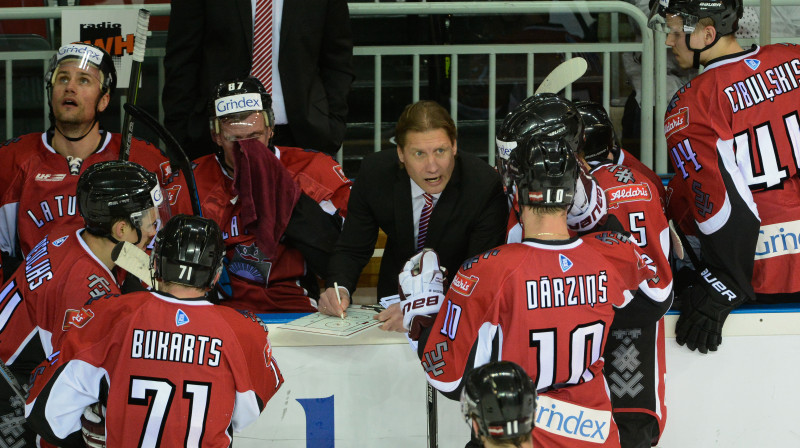 Piecās spēlēs gūti četri vārti. Pasaules čempionāts jau pēc divām nedēļām. 
Foto: Gints Ivuškāns/f64