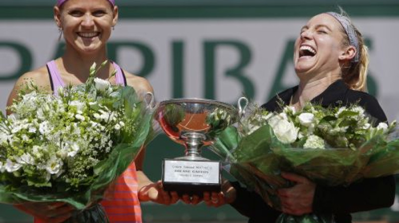 Lucija Šafāržova un Betānija Mateka-Sendsa
Foto: AP/Scanpix