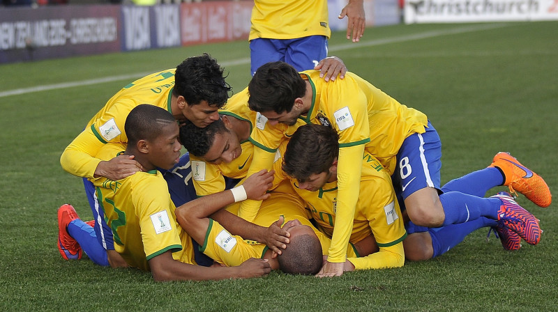 Brazīlijas spēlētāji pēc gūtiem vārtiem pret Senegālu
Foto:  AFP/Scanpix