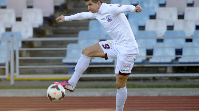 Vadims Žuļevs karjeru turpinās Latvijas čempionvienībā FK "Ventspils". 
Foto: Romāns Kokšarovs/f64